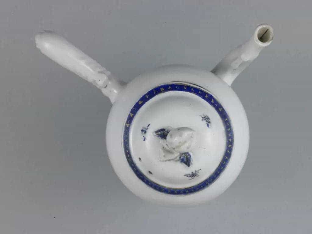 粉彩描金徽章纹单柄壶 - 故宫陶瓷器藏品_第2张