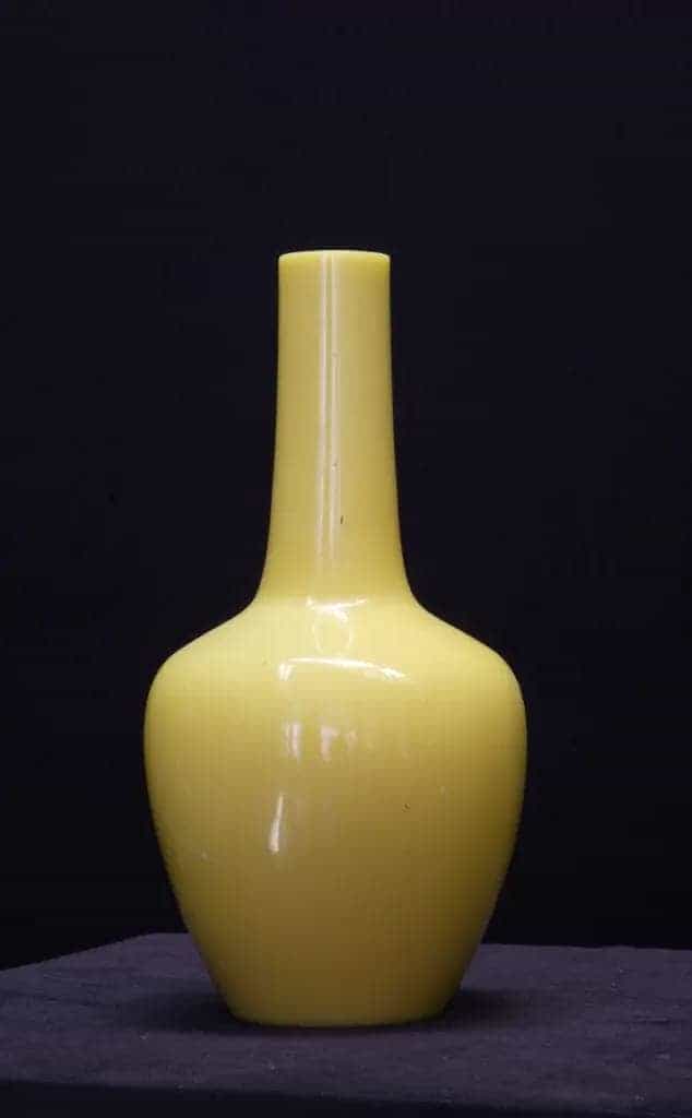 黄玻璃瓶 - 故宫玻璃器藏品_第1张