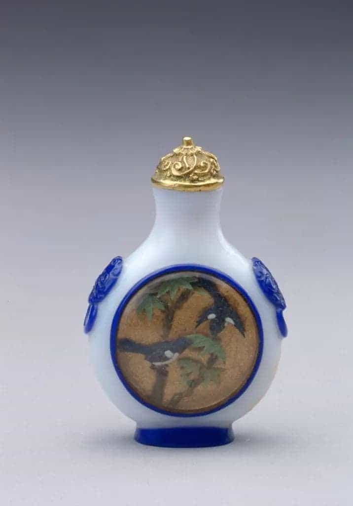 白套蓝玻璃竹鹊图鼻烟壶 - 故宫生活器具类藏品_第2张