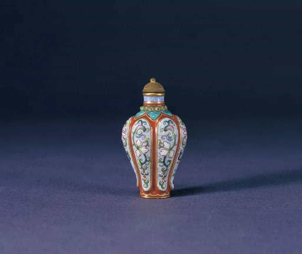 粉彩瓜棱瓷鼻烟壶 - 故宫生活器具类藏品_第1张