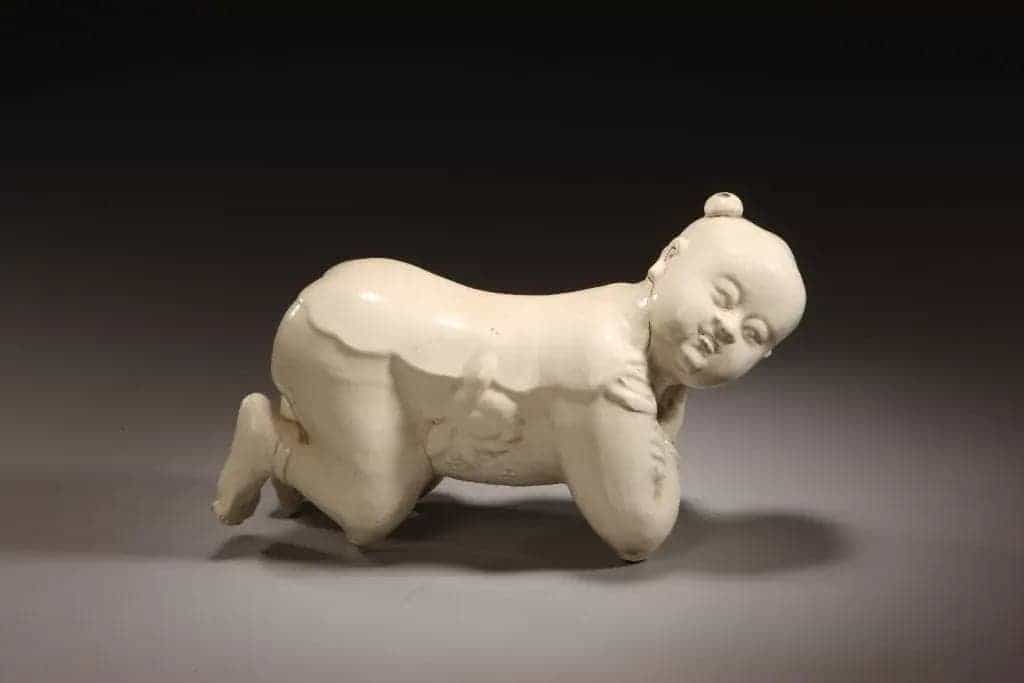 彭城窑仿定窑白釉孩儿枕 - 故宫陶瓷器藏品_第1张