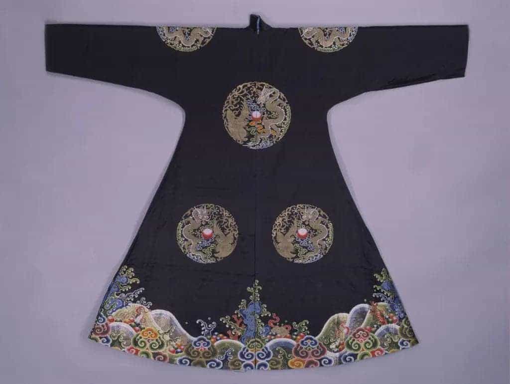 石青八团龙凤妆花缎夹褂 - 故宫织绣类藏品_第2张